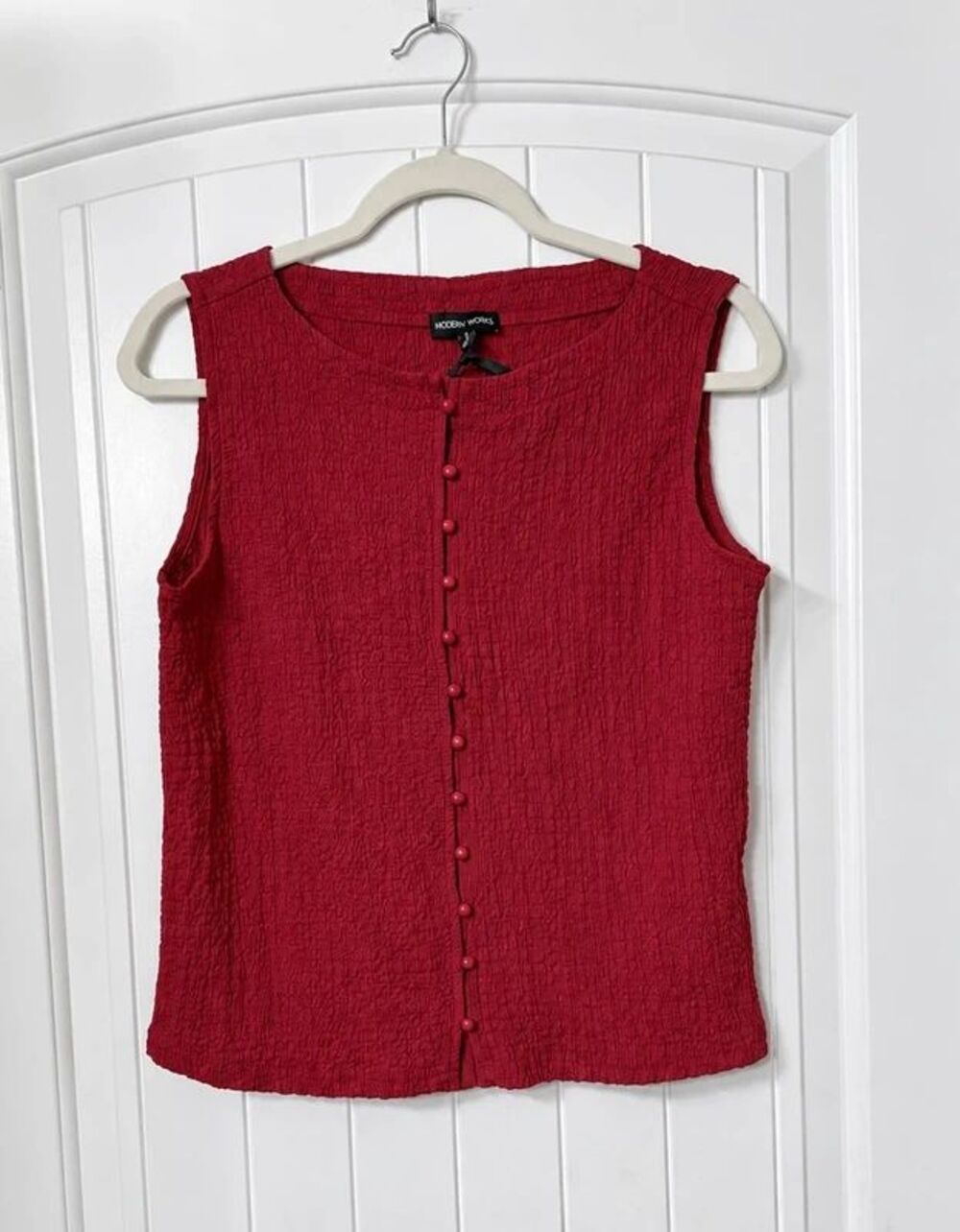 Modern Works Raspberry Red Crinkle Button Front Sleeveless Top Size S